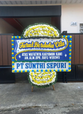 Papan Bunga Duka di Kampung Besar