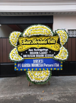 Papan Bunga Duka di Kampung Besar
