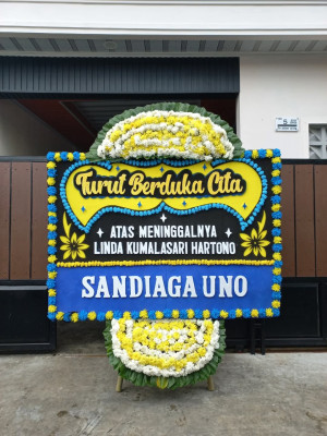 Papan Bunga Duka di Kampung Besar
